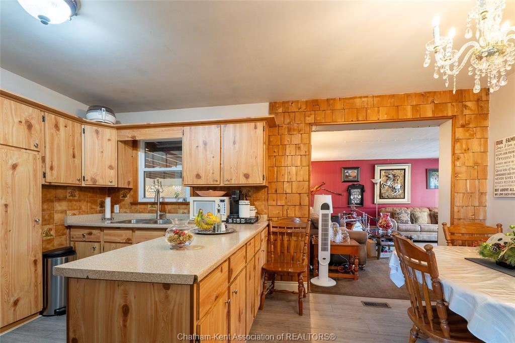 27 Hillcrest Avenue, Chatham, ON