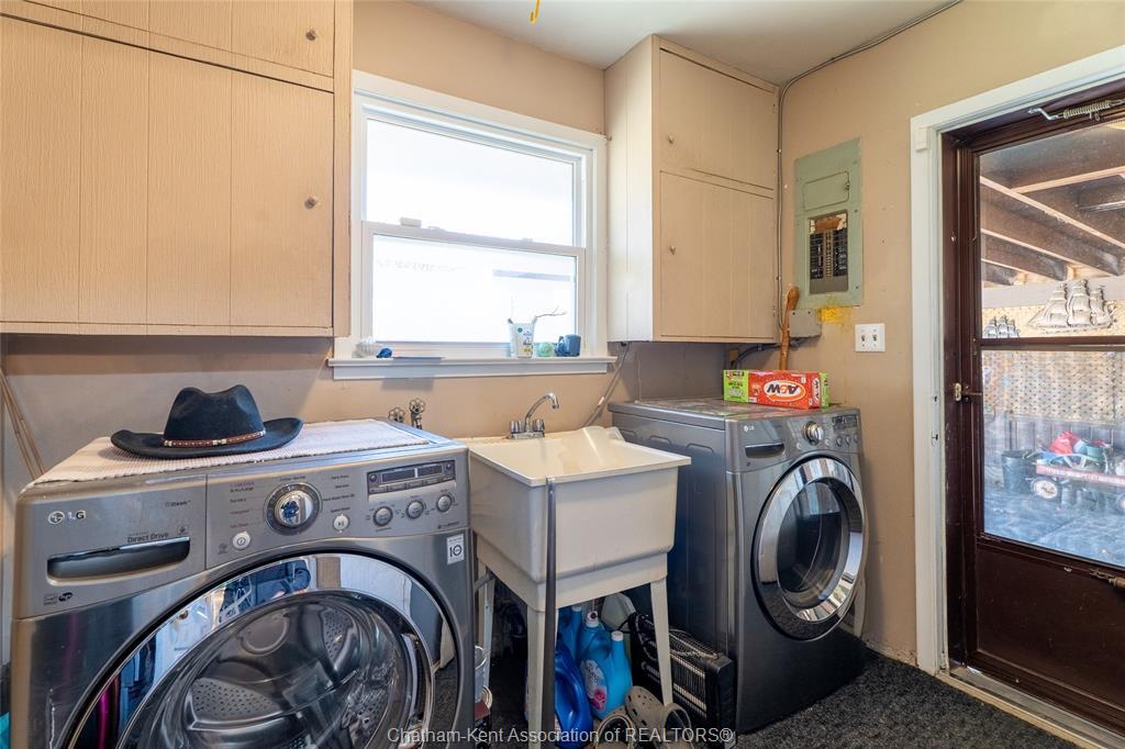 27 Hillcrest Avenue, Chatham, ON