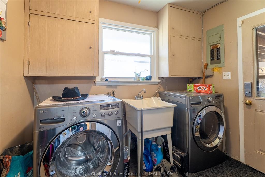 27 Hillcrest Avenue, Chatham, ON