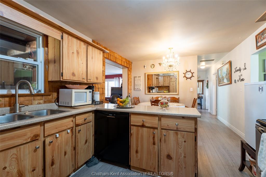 27 Hillcrest Avenue, Chatham, ON