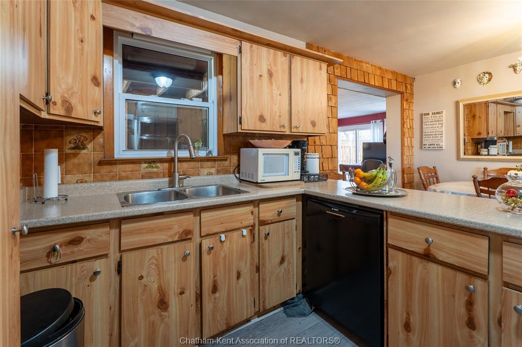 27 Hillcrest Avenue, Chatham, ON