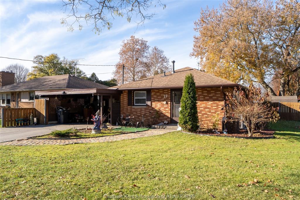 27 Hillcrest Avenue, Chatham, ON
