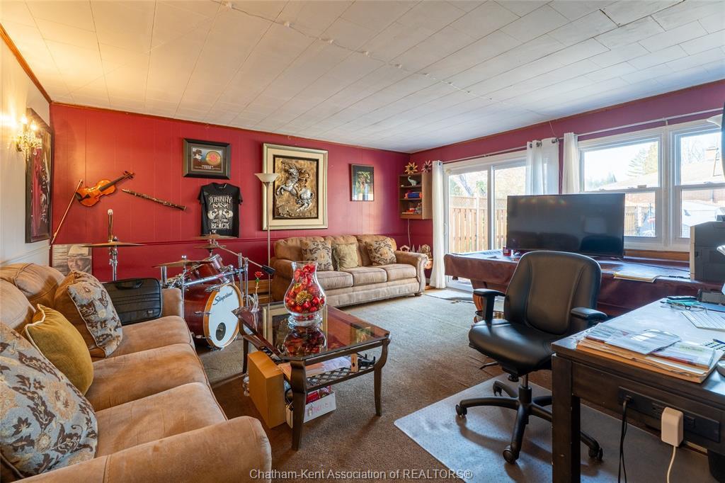 27 Hillcrest Avenue, Chatham, ON