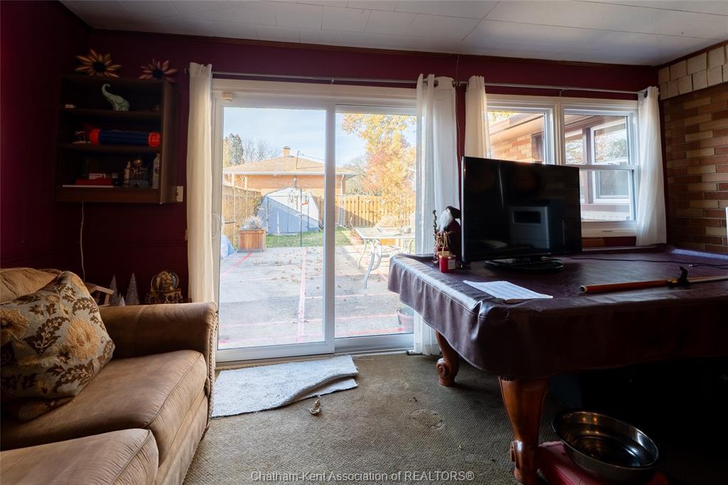 27 Hillcrest Avenue, Chatham, ON