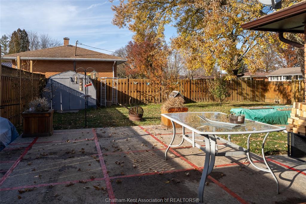 27 Hillcrest Avenue, Chatham, ON