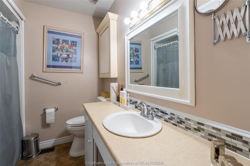 27 Hillcrest Avenue, Chatham, ON