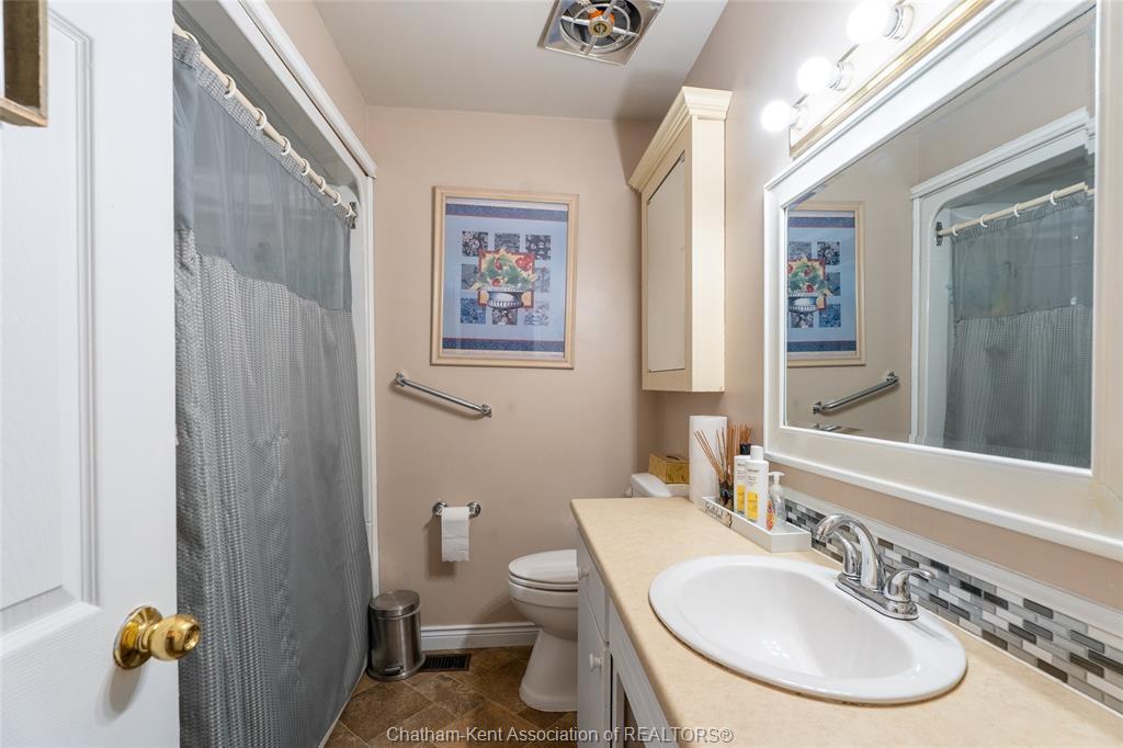 27 Hillcrest Avenue, Chatham, ON