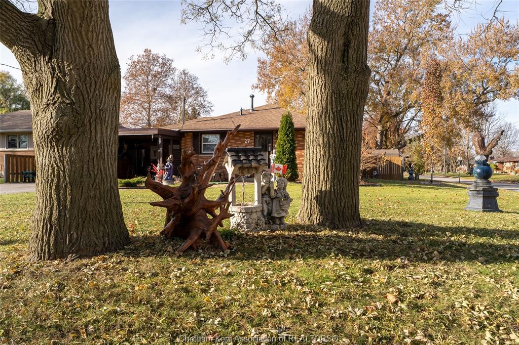 27 Hillcrest Avenue, Chatham, ON