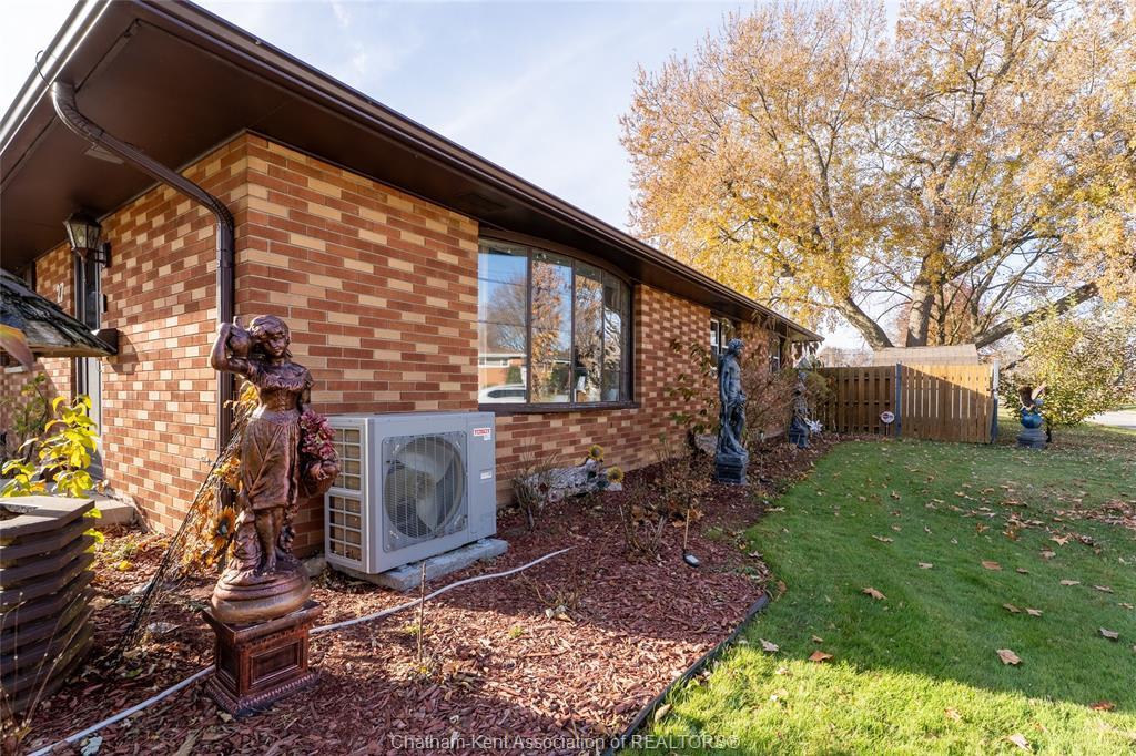 27 Hillcrest Avenue, Chatham, ON