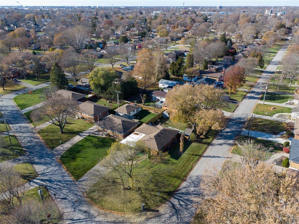 27 Hillcrest Avenue, Chatham, ON