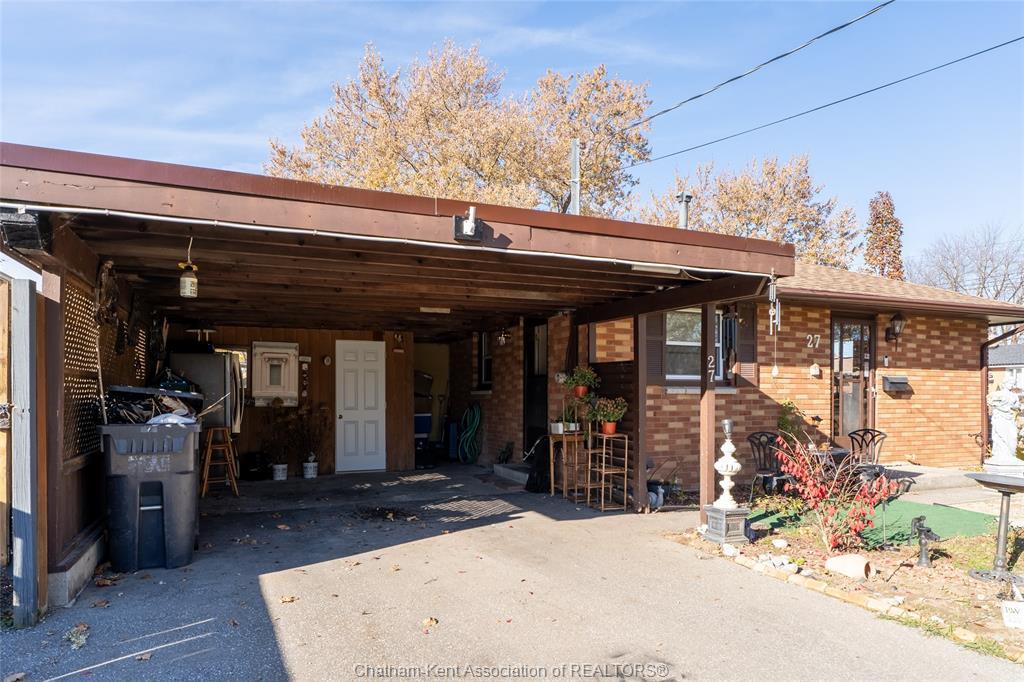 27 Hillcrest Avenue, Chatham, ON