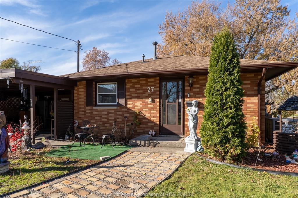 27 Hillcrest Avenue, Chatham, ON