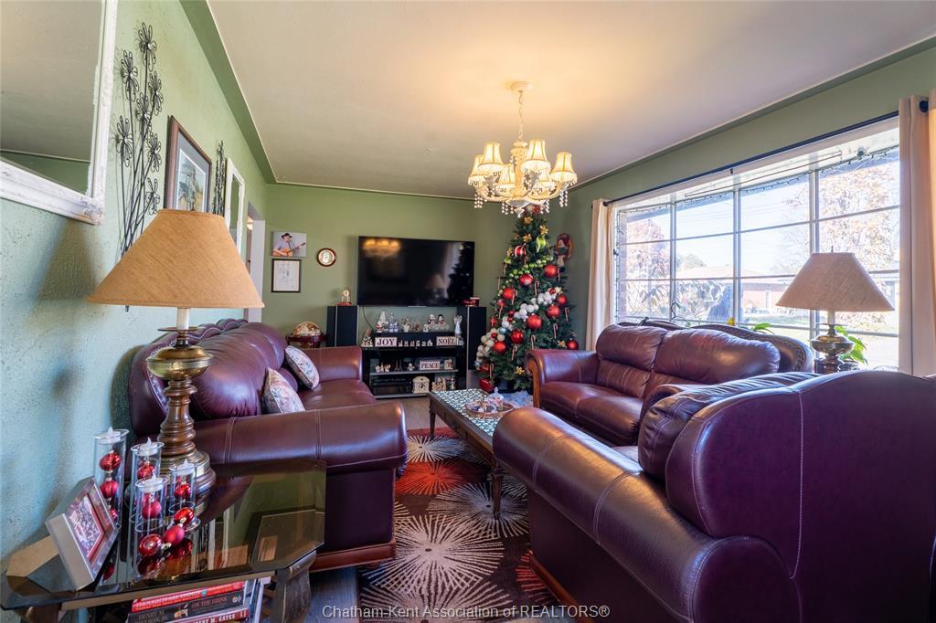 27 Hillcrest Avenue, Chatham, ON