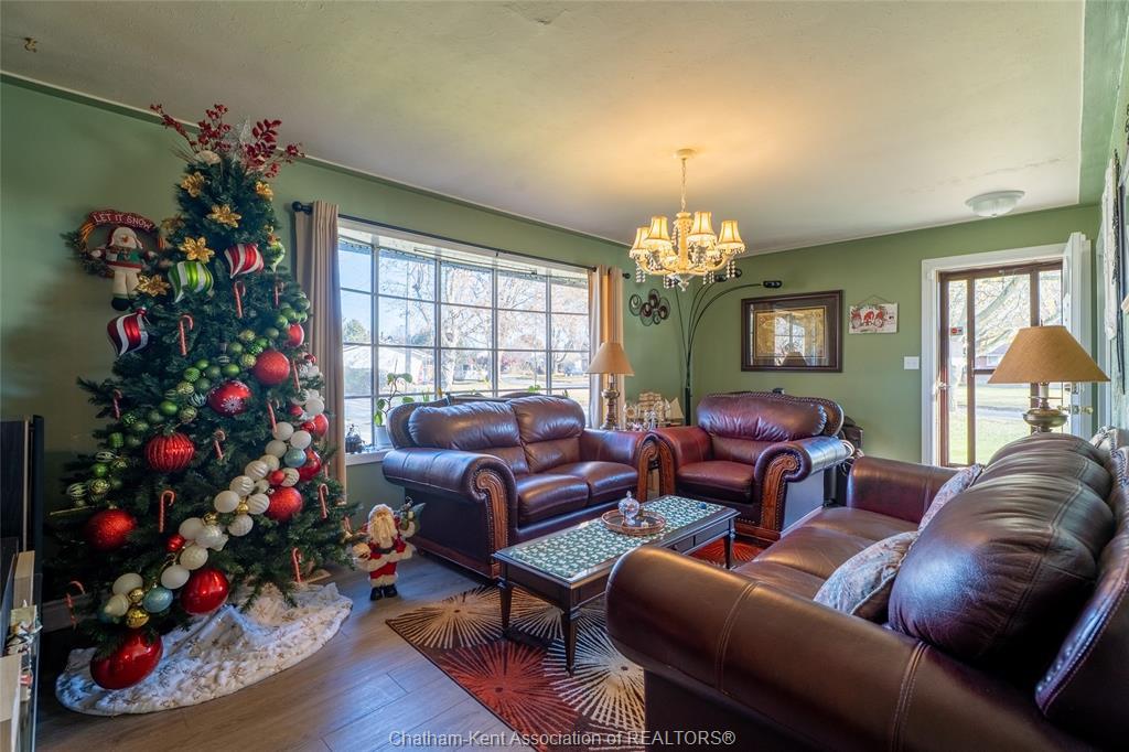 27 Hillcrest Avenue, Chatham, ON