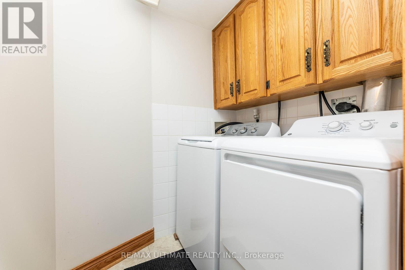Main - 448 Salem Avenue N, Toronto, ON - Indoor Photo Showing Laundry Room