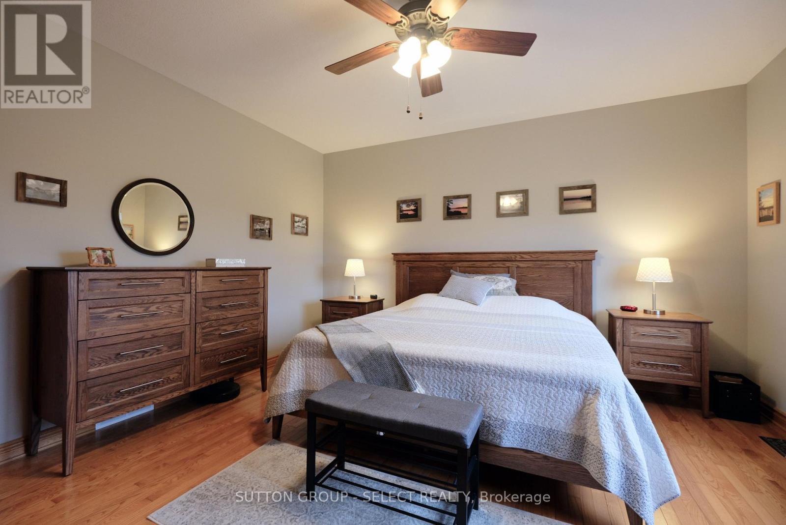 7284 Calvert Drive, Strathroy-Caradoc, ON - Indoor Photo Showing Bedroom