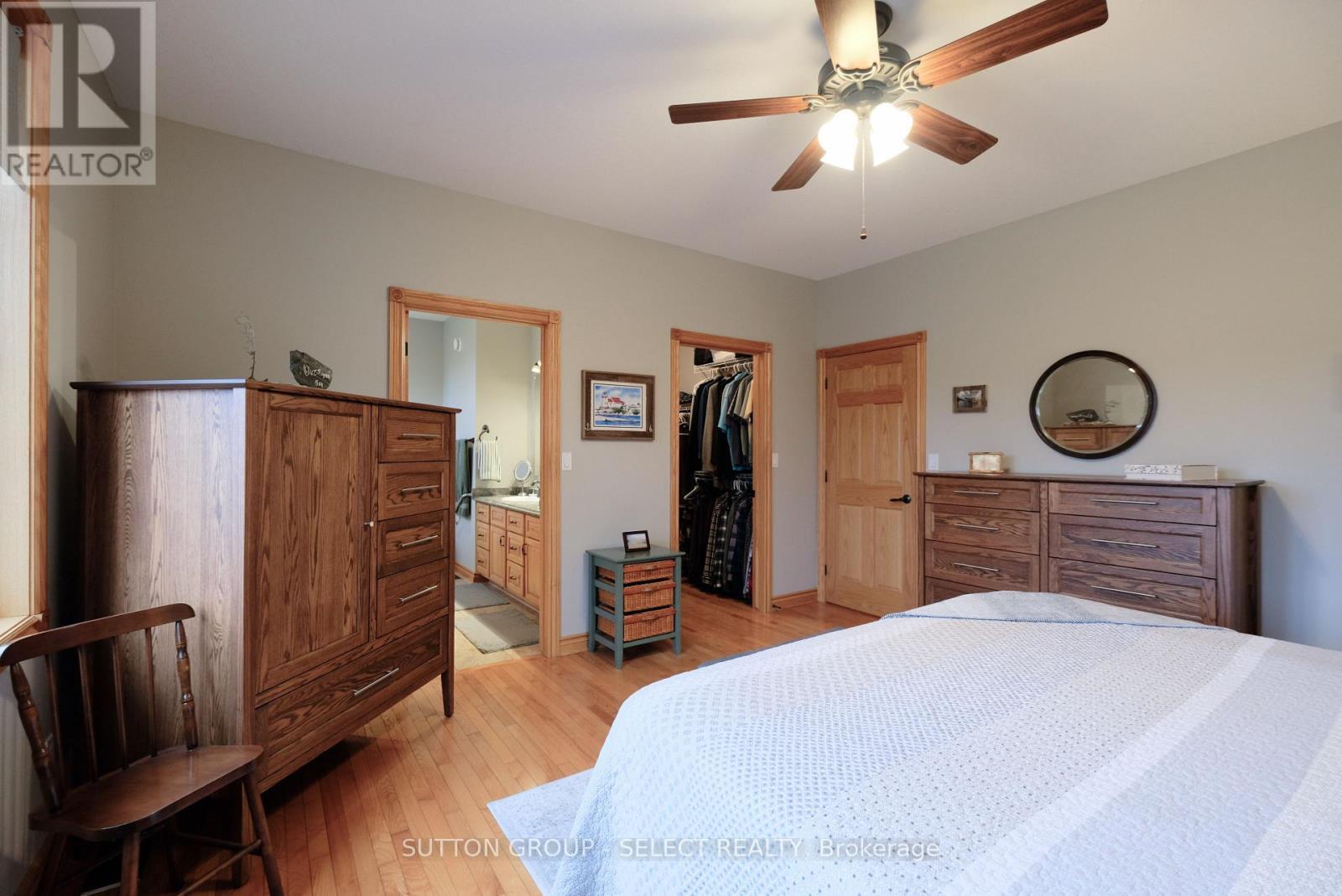 7284 Calvert Drive, Strathroy-Caradoc, ON - Indoor Photo Showing Bedroom