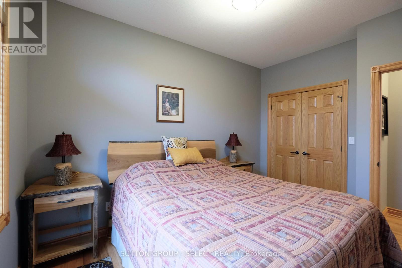 7284 Calvert Drive, Strathroy-Caradoc, ON - Indoor Photo Showing Bedroom