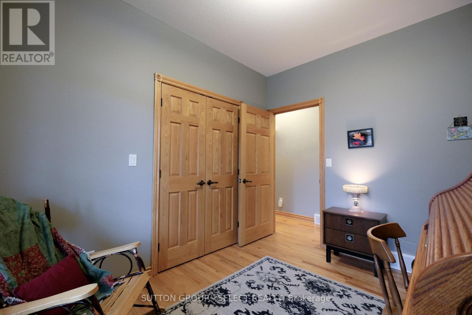 7284 Calvert Drive, Strathroy-Caradoc, ON - Indoor Photo Showing Bedroom