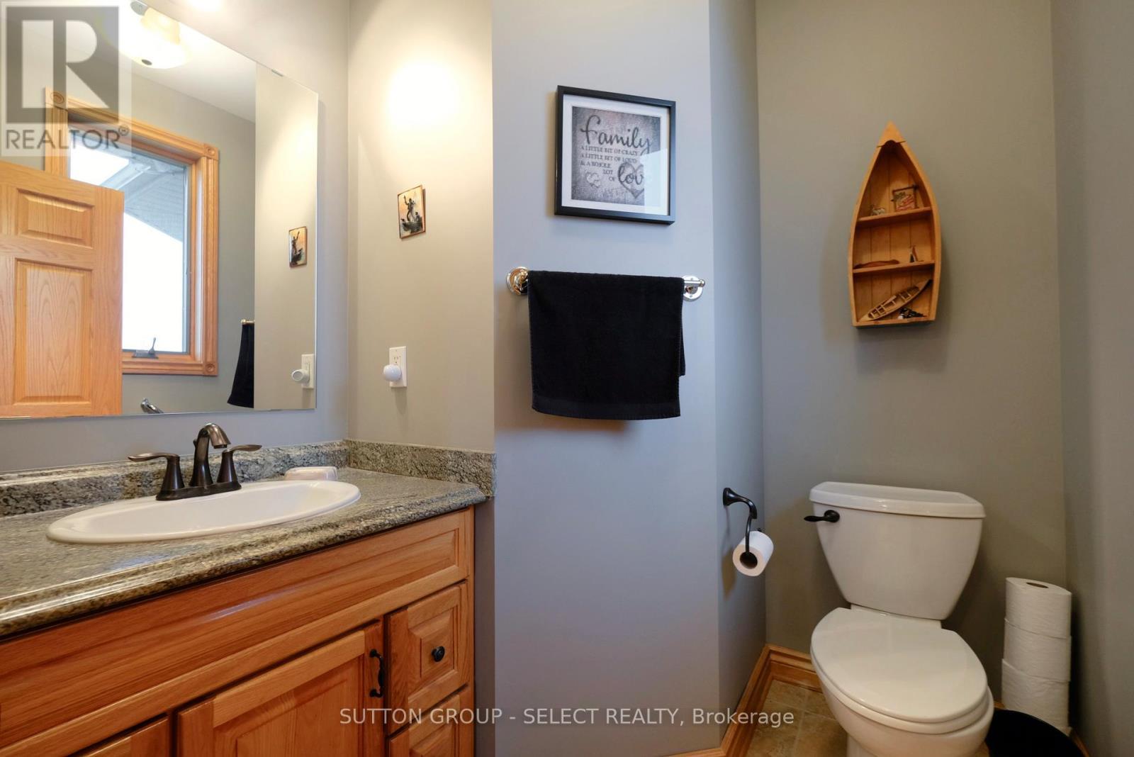 7284 Calvert Drive, Strathroy-Caradoc, ON - Indoor Photo Showing Bathroom