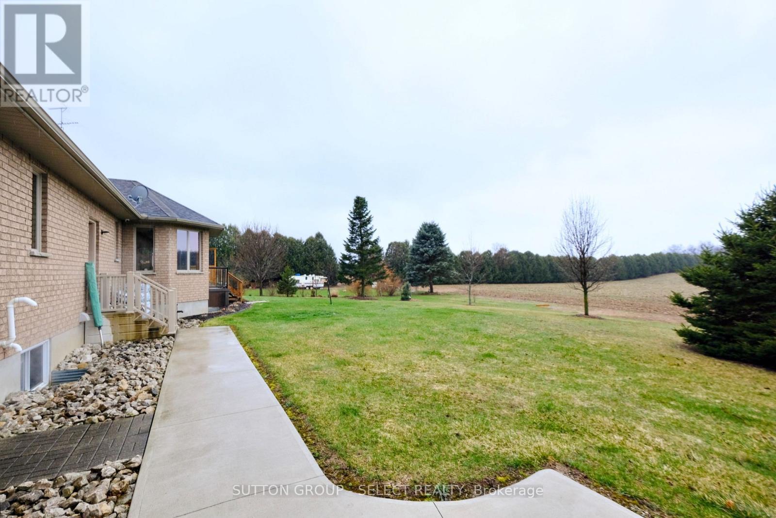 7284 Calvert Drive, Strathroy-Caradoc, ON - Outdoor