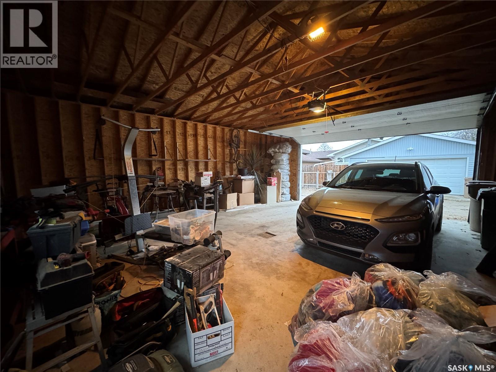 97 Dorothy Street, Regina, SK - Indoor Photo Showing Garage