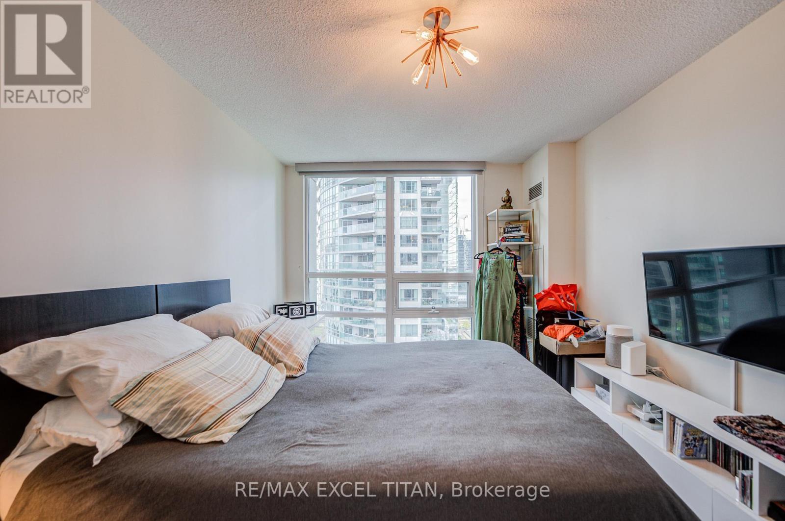 2006 - 19 Grand Trunk Crescent, Toronto, ON - Indoor Photo Showing Bedroom