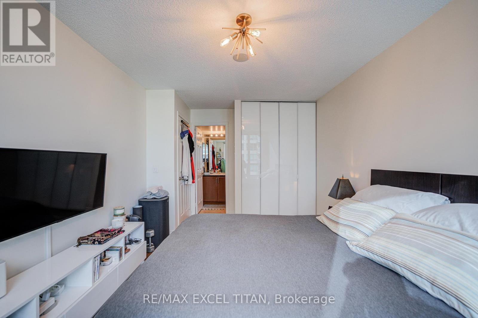 2006 - 19 Grand Trunk Crescent, Toronto, ON - Indoor Photo Showing Bedroom