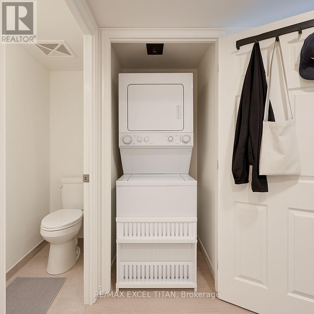 2006 - 19 Grand Trunk Crescent, Toronto, ON - Indoor Photo Showing Laundry Room