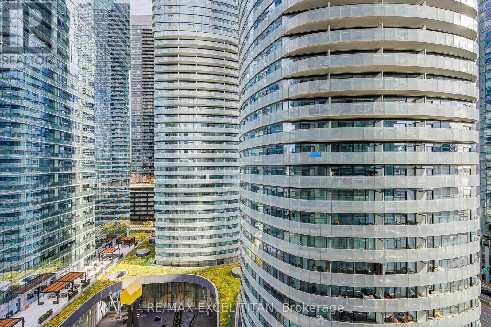 2006 - 19 Grand Trunk Crescent, Toronto, ON - Outdoor