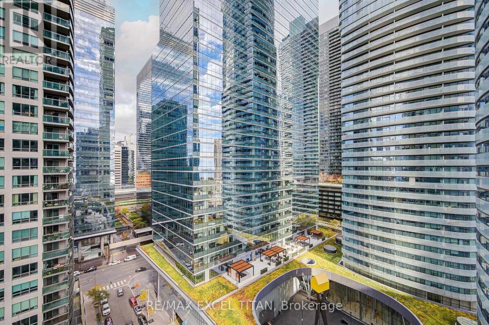 2006 - 19 Grand Trunk Crescent, Toronto, ON - Outdoor With Facade