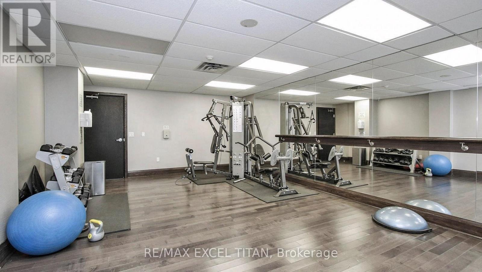 2006 - 19 Grand Trunk Crescent, Toronto, ON - Indoor Photo Showing Gym Room