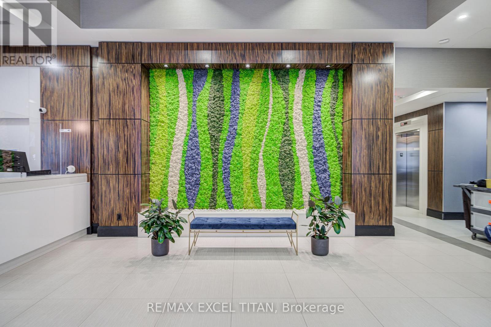 2006 - 19 Grand Trunk Crescent, Toronto, ON - Indoor Photo Showing Other Room