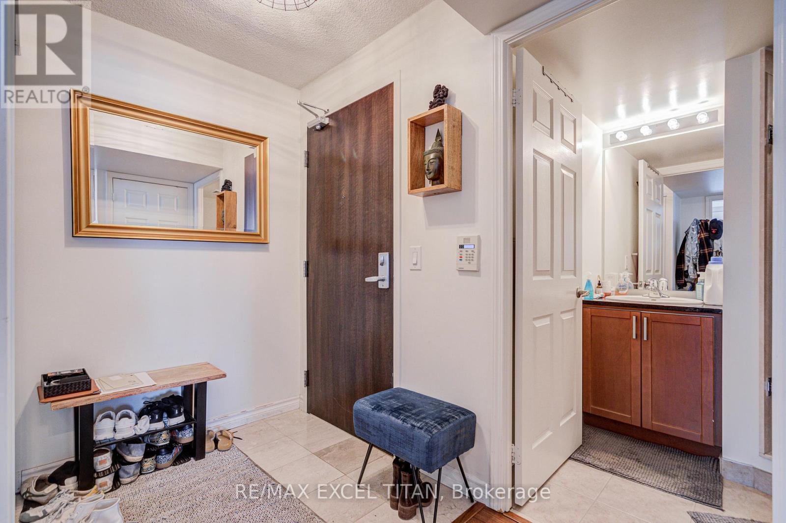 2006 - 19 Grand Trunk Crescent, Toronto, ON - Indoor Photo Showing Other Room