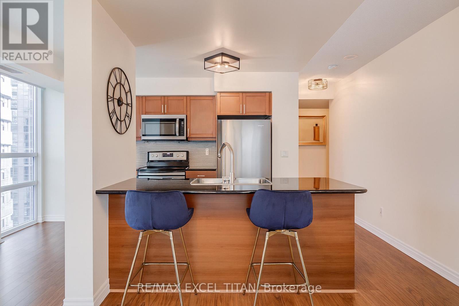 2006 - 19 Grand Trunk Crescent, Toronto, ON - Indoor Photo Showing Kitchen With Stainless Steel Kitchen