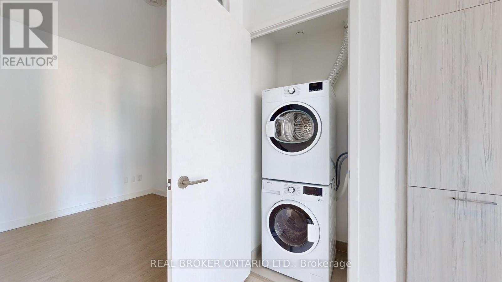 1505 - 65 Mutual Street, Toronto, ON - Indoor Photo Showing Laundry Room