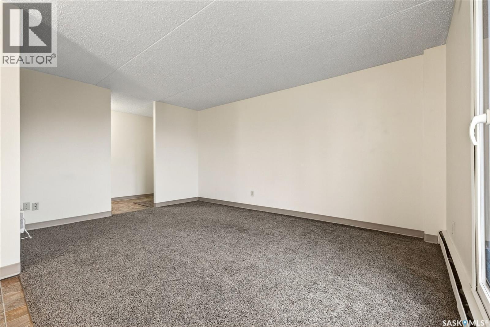 32 27 Centennial Street, Regina, SK - Indoor Photo Showing Other Room