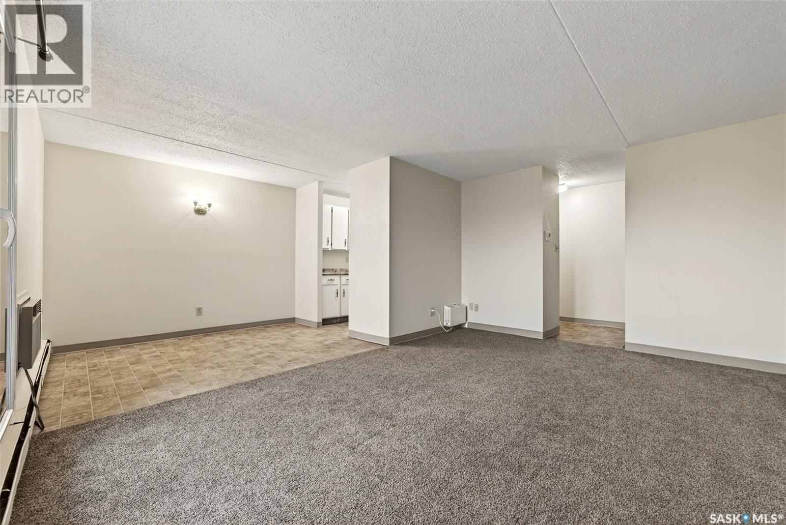32 27 Centennial Street, Regina, SK - Indoor Photo Showing Other Room