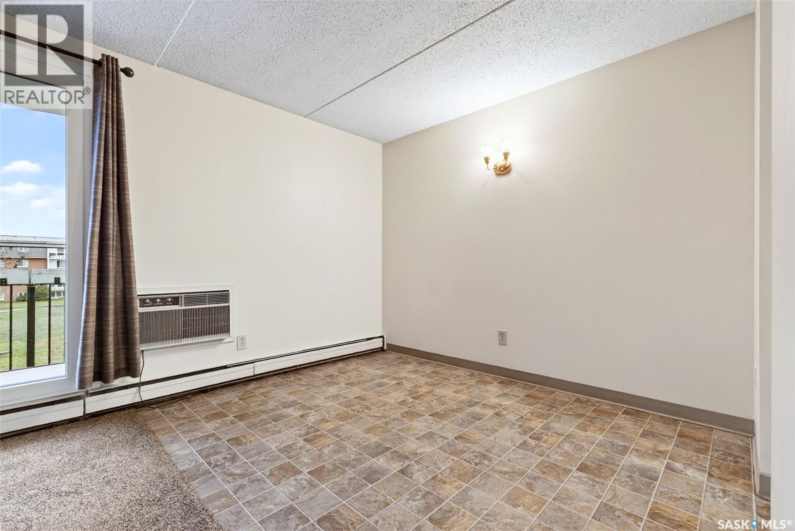 32 27 Centennial Street, Regina, SK - Indoor Photo Showing Other Room