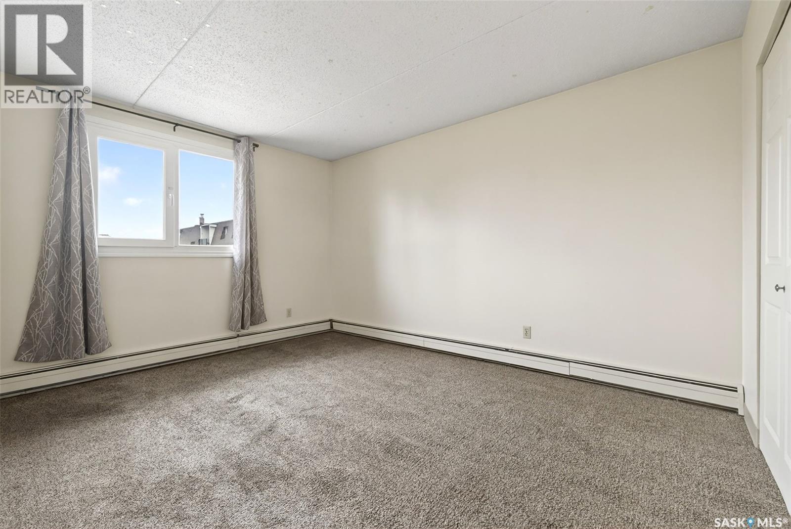 32 27 Centennial Street, Regina, SK - Indoor Photo Showing Other Room