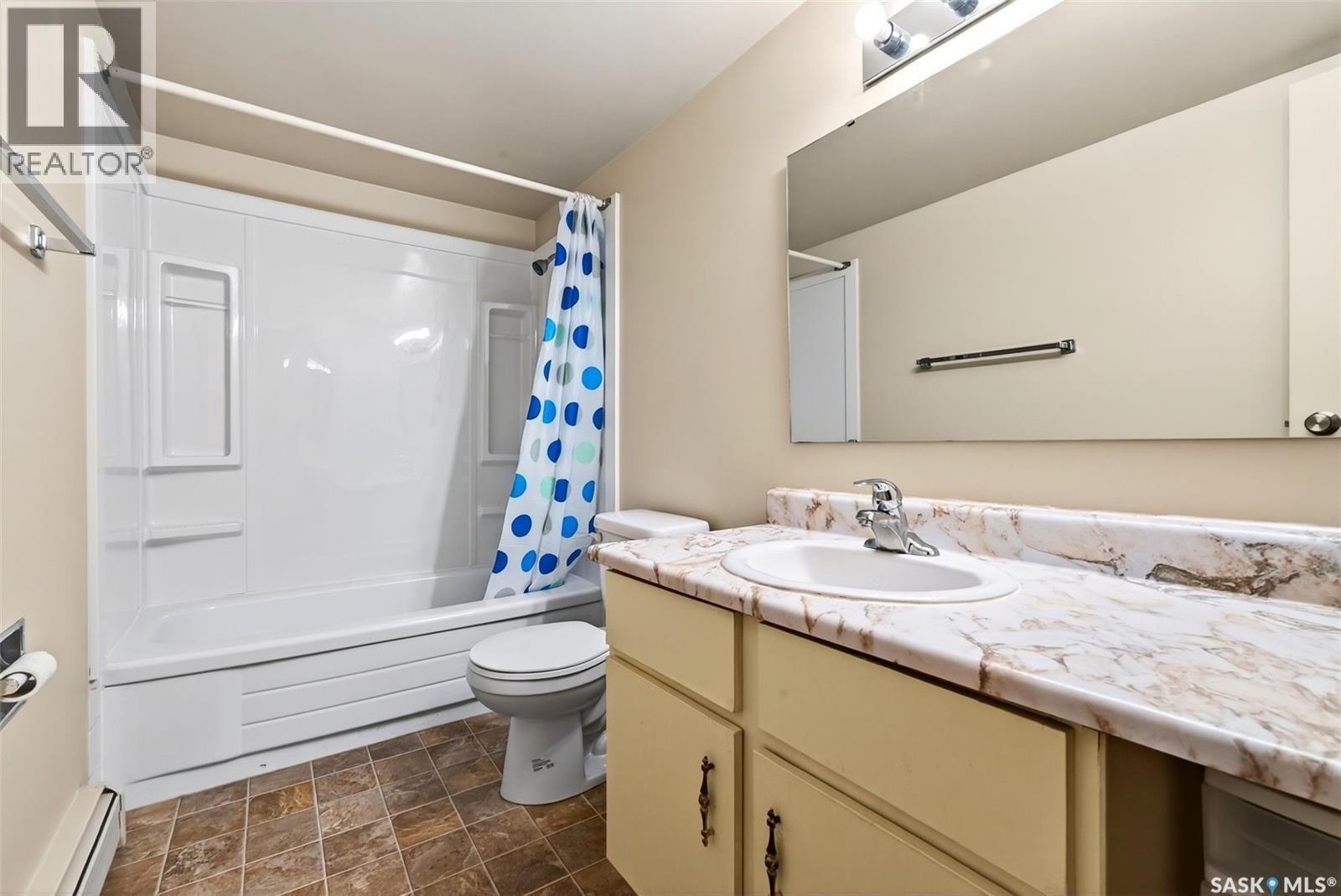 32 27 Centennial Street, Regina, SK - Indoor Photo Showing Bathroom