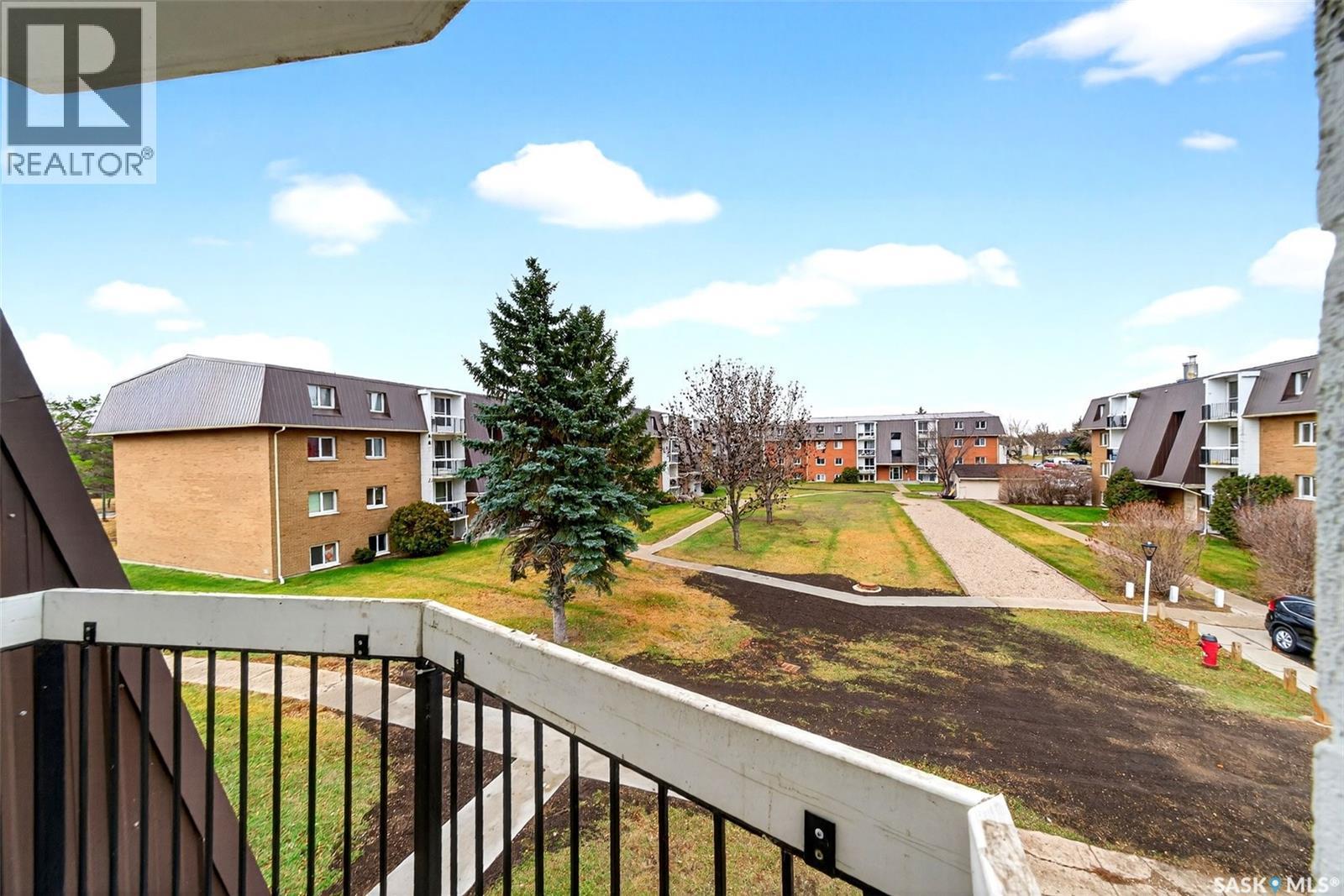 32 27 Centennial Street, Regina, SK - Outdoor With Balcony
