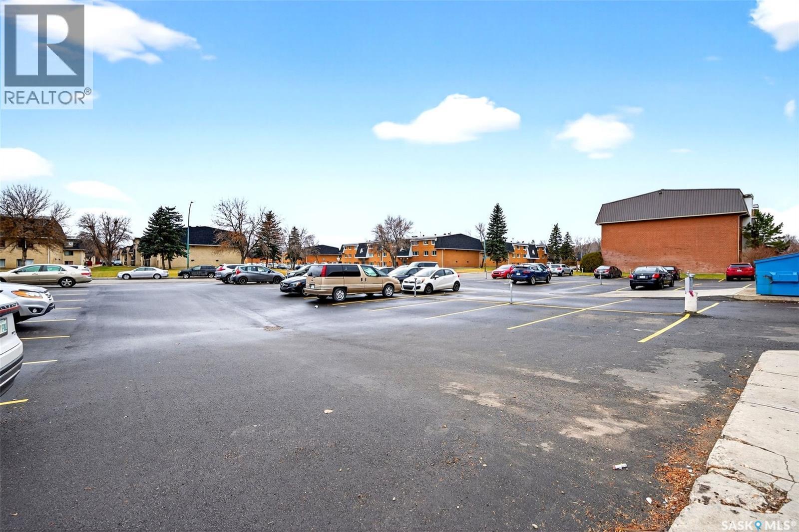 32 27 Centennial Street, Regina, SK - Outdoor