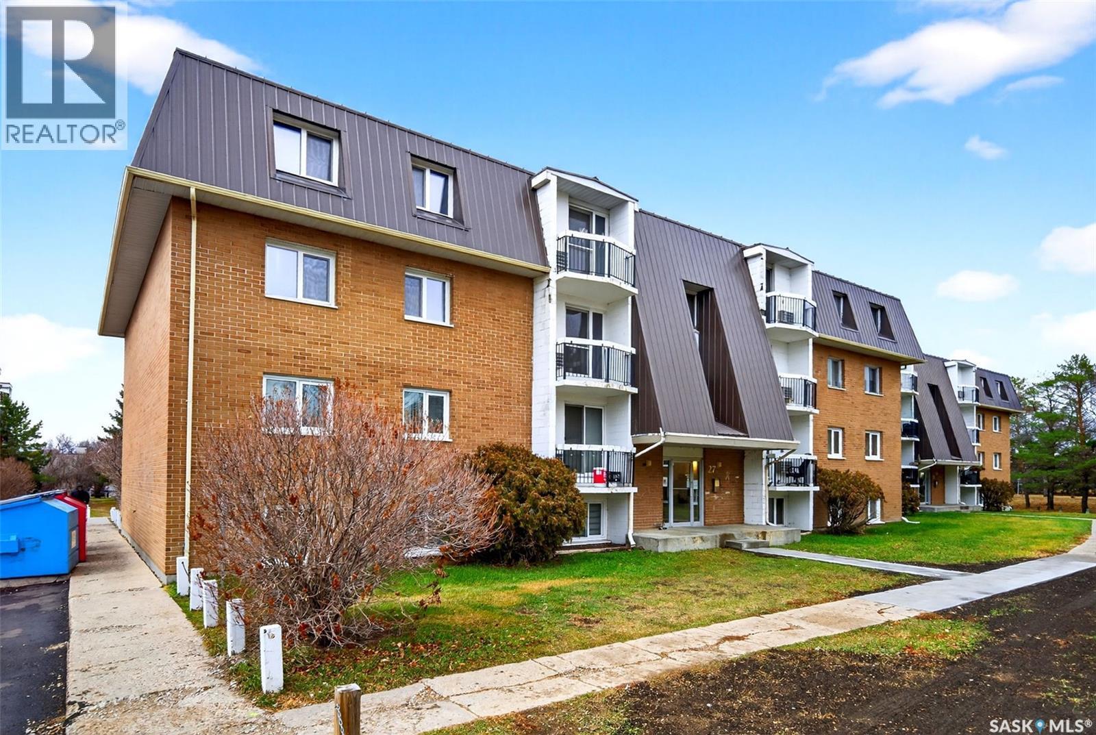 32 27 Centennial Street, Regina, SK - Outdoor With Balcony With Facade