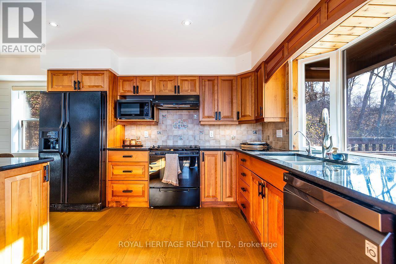 7 - 7214 County 18 Road, Alnwick/Haldimand, ON - Indoor Photo Showing Kitchen With Double Sink