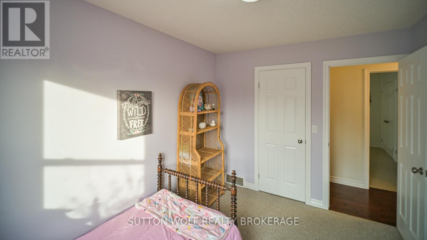 29 Pittao Place, Strathroy-Caradoc (Ne), ON - Indoor Photo Showing Bedroom