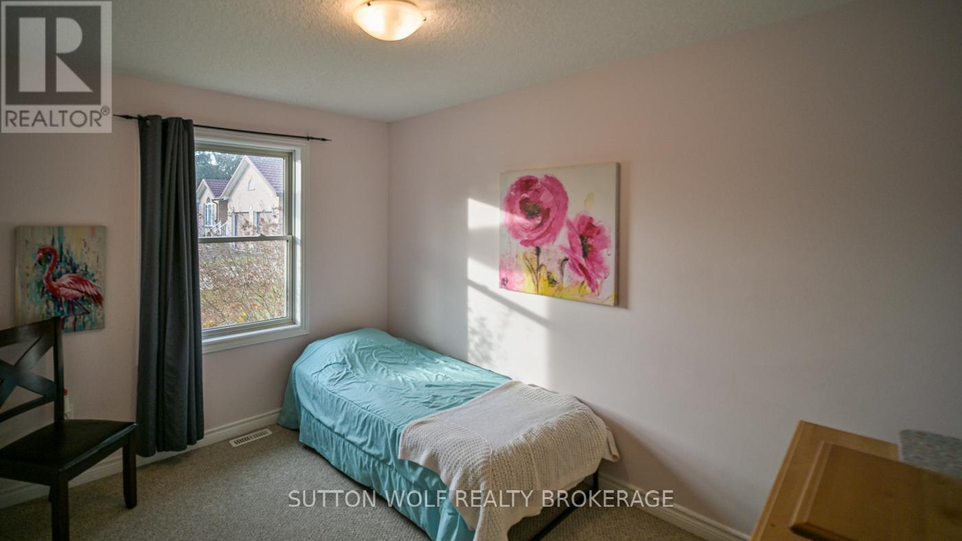 29 Pittao Place, Strathroy-Caradoc (Ne), ON - Indoor Photo Showing Bedroom