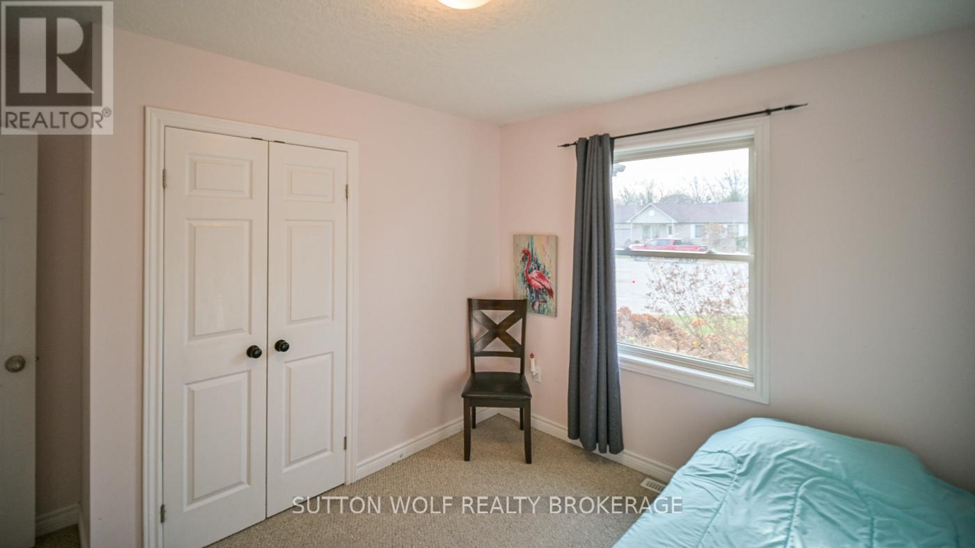 29 Pittao Place, Strathroy-Caradoc (Ne), ON - Indoor Photo Showing Bedroom