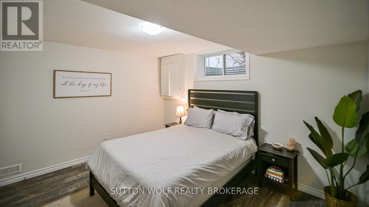 29 Pittao Place, Strathroy-Caradoc (Ne), ON - Indoor Photo Showing Bedroom