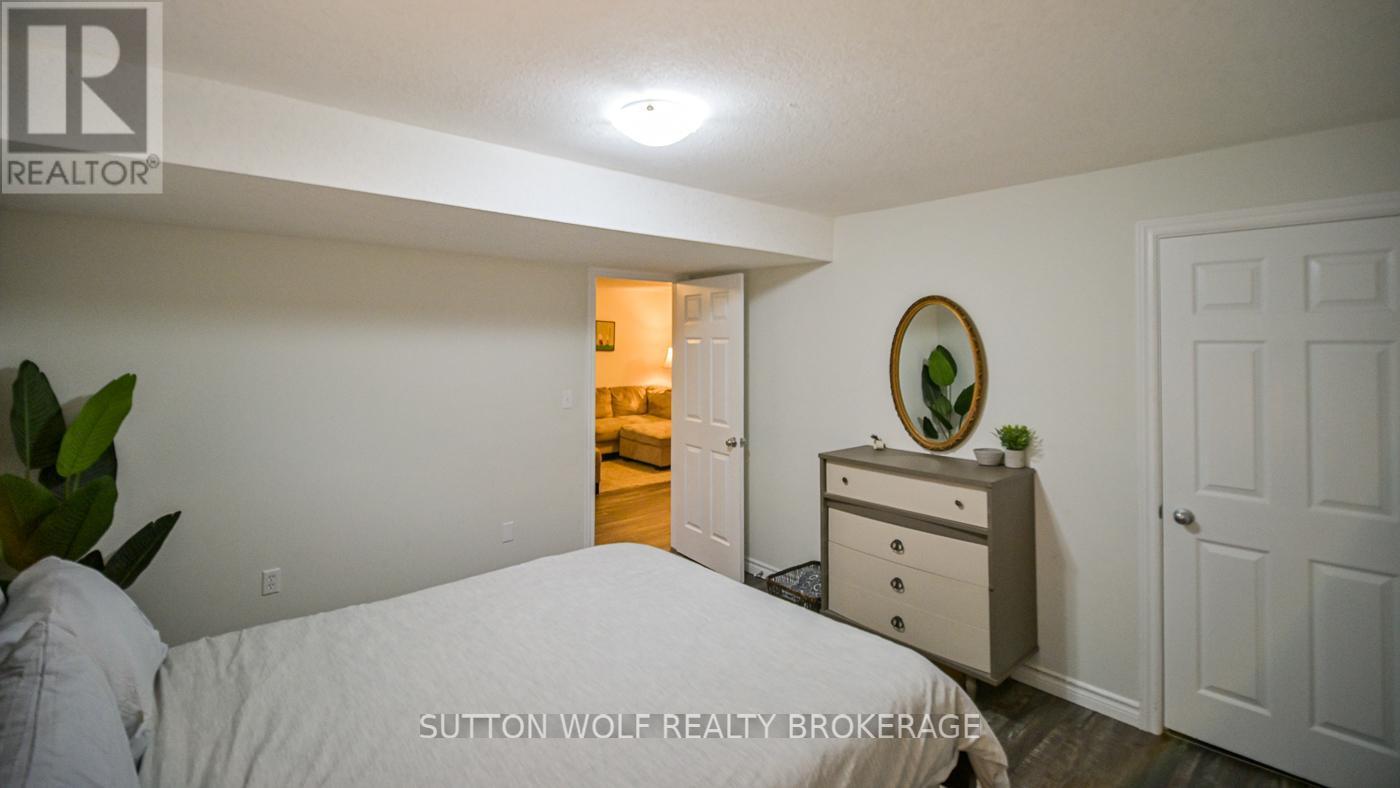 29 Pittao Place, Strathroy-Caradoc (Ne), ON - Indoor Photo Showing Bedroom